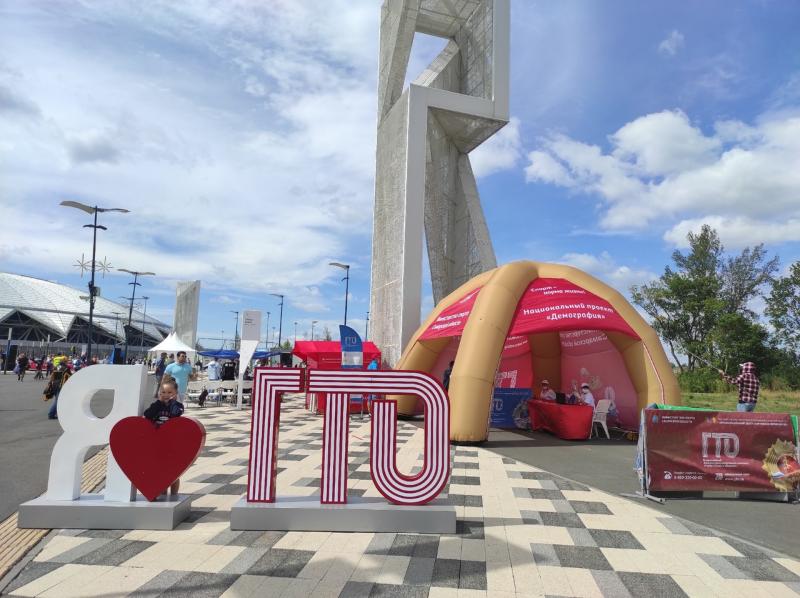 Игры, спортивные состязания, выставки и показательные выступления: как Самара отмечает двойной праздник