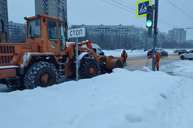 В Тольятти 126 единиц техники продолжают расчищать снежные завалы