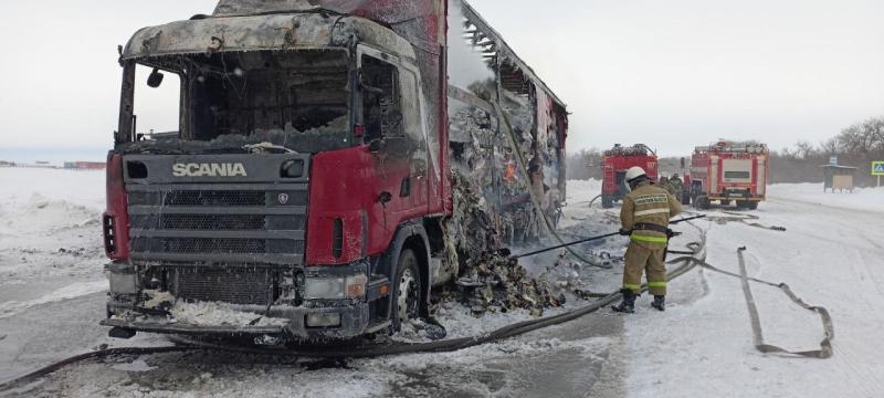 В Самарской области на ходу загорелась фура с туалетной бумагой