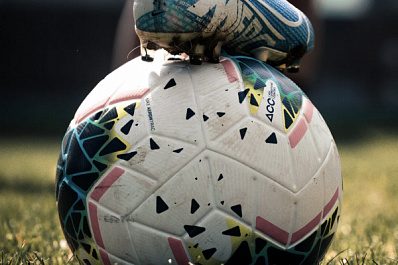 Игроки "Крыльев Мечты" получили абонементы на футбол в  честь дня рождения команды