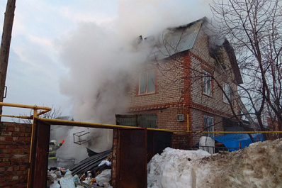 Крупный пожар в Самаре 1,5 часа тушили 60 человек