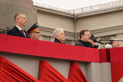 Единство и связь поколений: губернатор обратился к участникам Парада Памяти