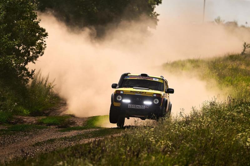 Команда АвтоВАЗа на легендарных внедорожниках Lada Niva успешно преодолела "Шелковый путь"