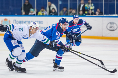 Хоккейная "Лада" победила одного из лидеров чемпионата