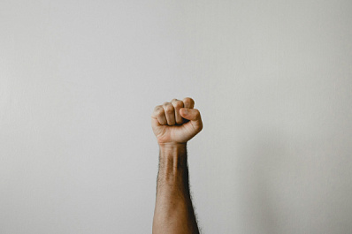 Психоаналитик Наталья Наумова рассказала, как распознать абьюзера