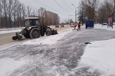 41 машина ночью, 50 днем: в Тольятти техника продолжает расчищать магистрали от снега