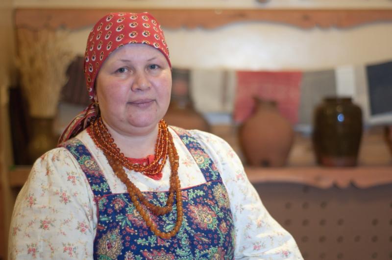 Возвращение сарафанов: Наталья Хайруллина шьет традиционные костюмы и учит этому других