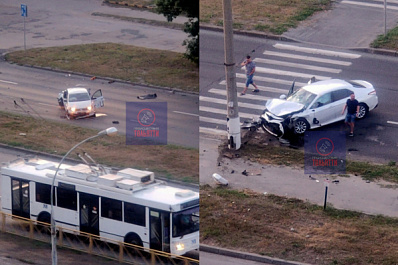 В Тольятти спасатели вытаскивали пострадавших в ДТП из покореженного автомобиля