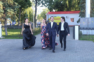 Солисты Большого театра выступили на фестивале болельщиков в Самаре