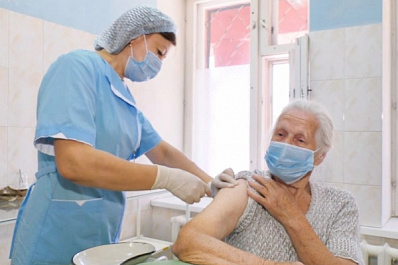 Бесплатные прививки в частных клиниках и выплаты на карту "Мир": какие законы вступят в силу в октябре в России