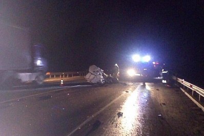 Страшное ДТП на М5: шестёрка залетела под грузовик, погибли водитель и ребёнок