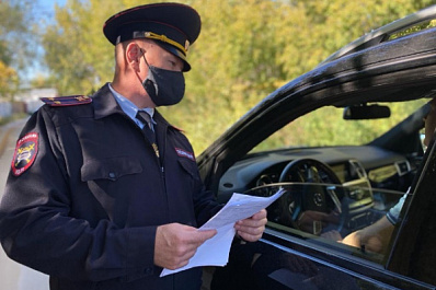 В Самаре задержали водителя "Мерседеса" с номерами-перевертышами