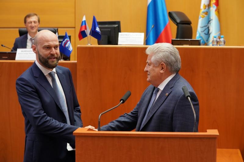 Михаил Смирнов получил удостоверение депутата губернской думы