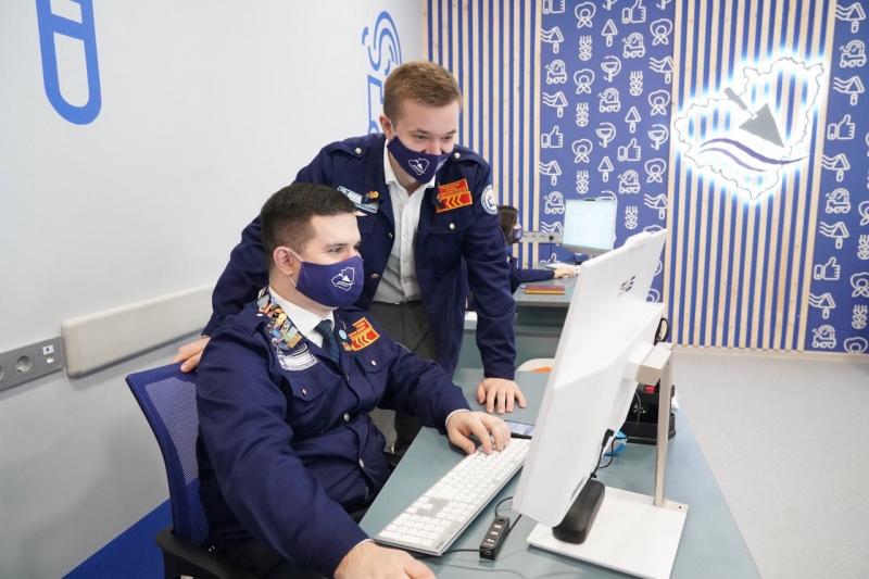 Дмитрий Азаров встретился с бойцами регионального штаба студенческих отрядов