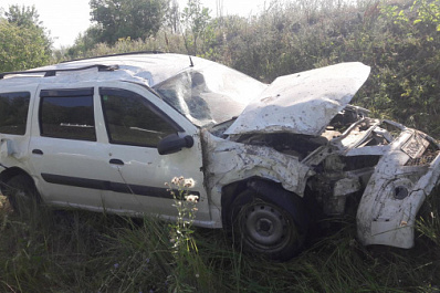 Под Самарой любитель быстрой езды опрокинулся на "Ларгусе" в кювет