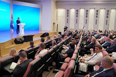 Губернатор Самарской области Дмитрий Азаров начал Послание с благодарности медикам