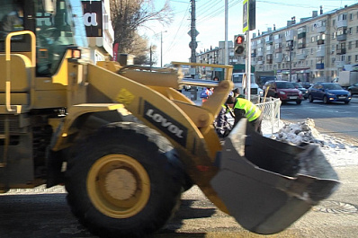 На борьбу с гололёдом в Самаре вышли коммунальные службы