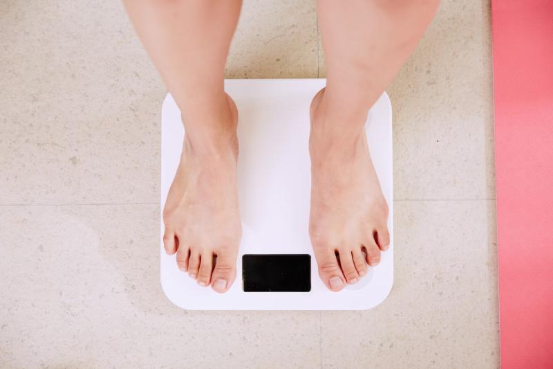 "Никаких марафонов похудения": врач назвал семь правил снижения веса