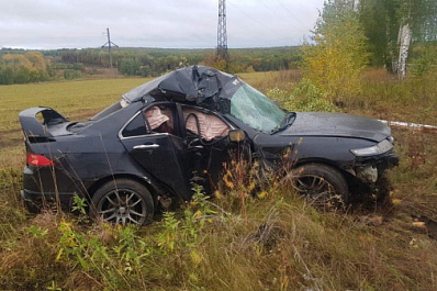 Пассажир погиб: в Кинельском районе "Хонда" влетела в дерево и перевернулась