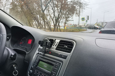 В Самарской области 19-летний водитель насмерть сбил пешехода, когда переключал музыку в телефоне