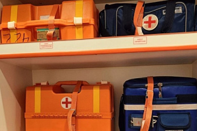 Мужчина напал на врачей "скорой" и удерживал их в квартире