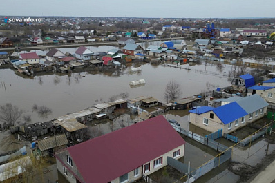 Откачивают воду и сушат вещи: в Большой Глушице устраняют последствия паводка