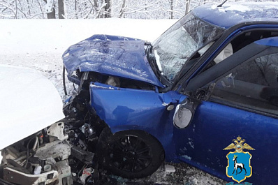 Легковушка на скорости выехала на встречку: в Самарской области в ДТП с иномарками пострадала женщина