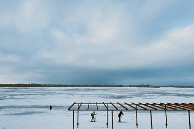 "Бомж на остановке отдал мне свою курточку": тольяттинская Снегурочка открыла в себе суперсилу устойчивости к морозу