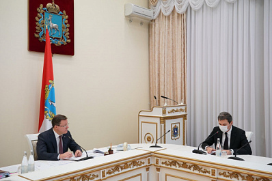 Дмитрий Азаров поручил Минздраву держать на особом контроле вопрос выплат врачам