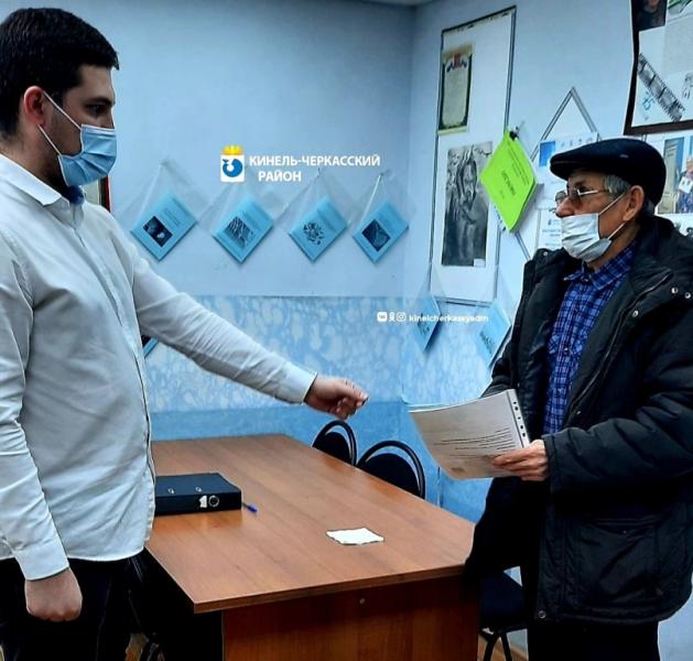 В нескольких районах Самарской области в выходные работали мобильные пункты выдачи призов викторины "Вакцинация - это жизнь!"
