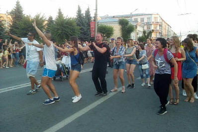 Масштабный танцевальный флешмоб прошел в центре Самары