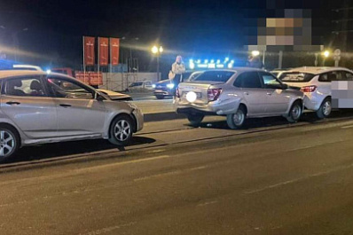 В Самаре в час пик на Московском шоссе столкнулись четыре легковушки