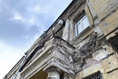 Волжане нашли "послание из прошлого" на фасаде старинного здания