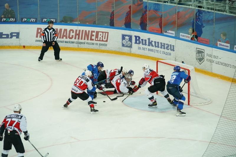 Принципиальная игра: хоккейная "Лада" принимает сибиряков 