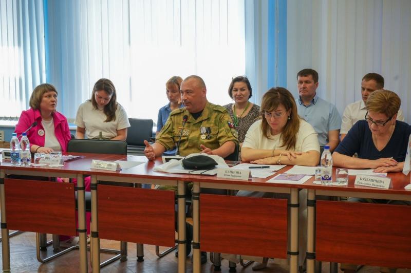 В формате "здесь и сейчас": в Тольятти комплексно подошли к решению вопросов ветеранов СВО
