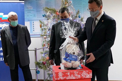 Настольные игры, конструкторы и медведь: более 3,7 тыс. детей, находящихся в больницах Самарской области, получат подарки из "Коробки новогоднего счастья"