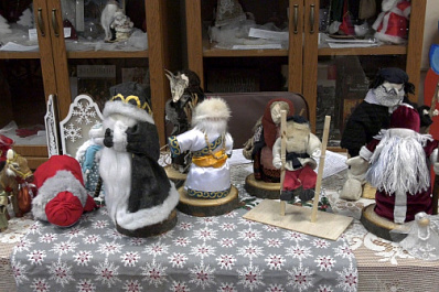 "Деды Морозы разных стран": в Самаре открылась выставка кукол ручной работы