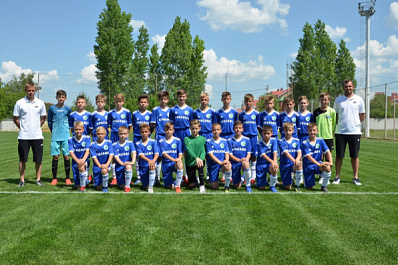 Экс-футболист "Крыльев Советов" подарил 250 комплектов формы Академии им. Коноплева