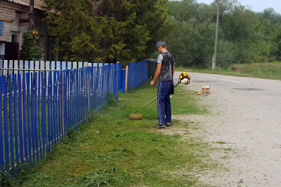 В Исаклинском районе проходят генеральные уборки улиц и общественных пространств 