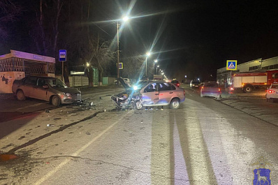 В Сызрани 19 ноября водитель "Гранты" пострадал в массовой аварии