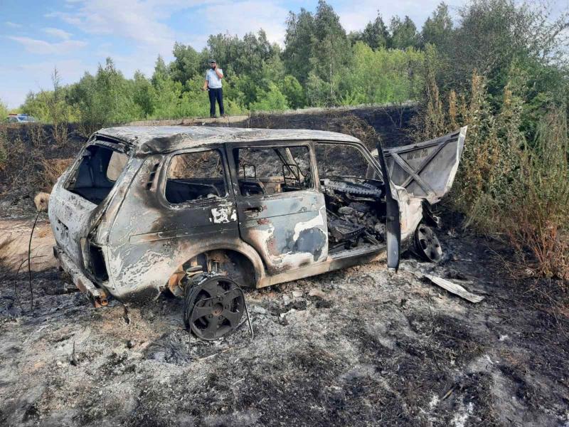 Житель Самарской области угнал "Ниву", чтобы купить алкоголь, и едва не сгорел в ней