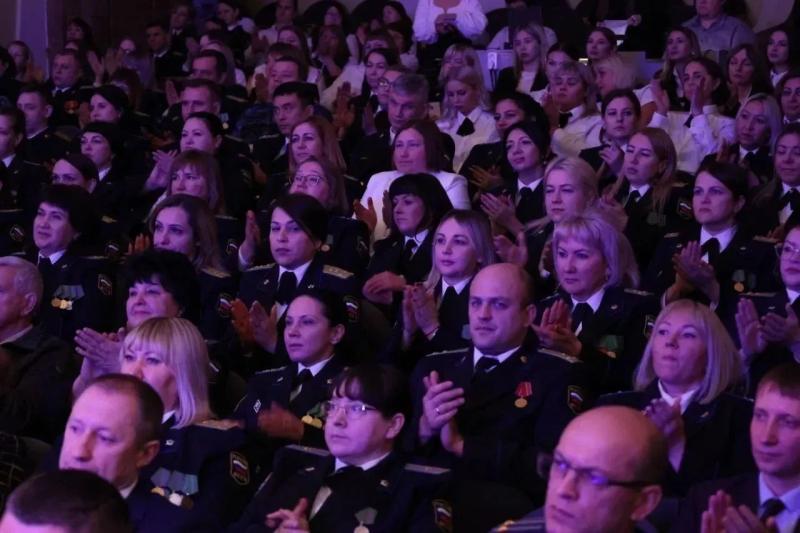 В Самаре отличившиеся сотрудники управления судебных приставов получили награды от губернатора Федорищева