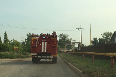 Баня в огне: в Сызрани тушили пожар на участке