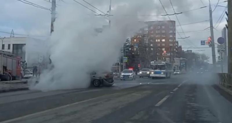 Стали известны подробности аварии с горящей машиной на Луначарского в Самаре 