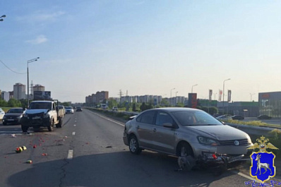В Тольятти водитель "Фольксвагена" наехал на велосипед и столкнулся с УАЗом