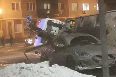 В Южном городе эвакуатор рухнул вместе с автомобилем