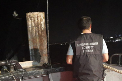 Под Самарой перевернулся катер после столкновения с баржей на Волге