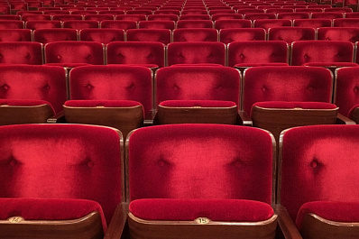 Тольяттинцы смогут смотреть столичные спектакли в виртуальных залах