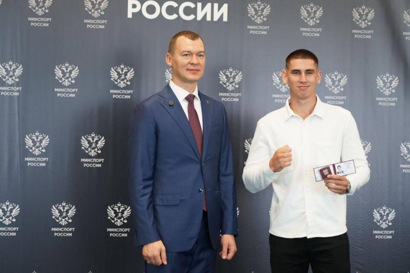 Губернатор Федорищев и министр спорта РФ Дегтярев вручили награды выдающимся спортсменам в День физкультурника