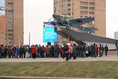 Памятник штурмовику Ил-2 открыли сегодня в Самаре на пересечении Московского шоссе и пр. Кирова